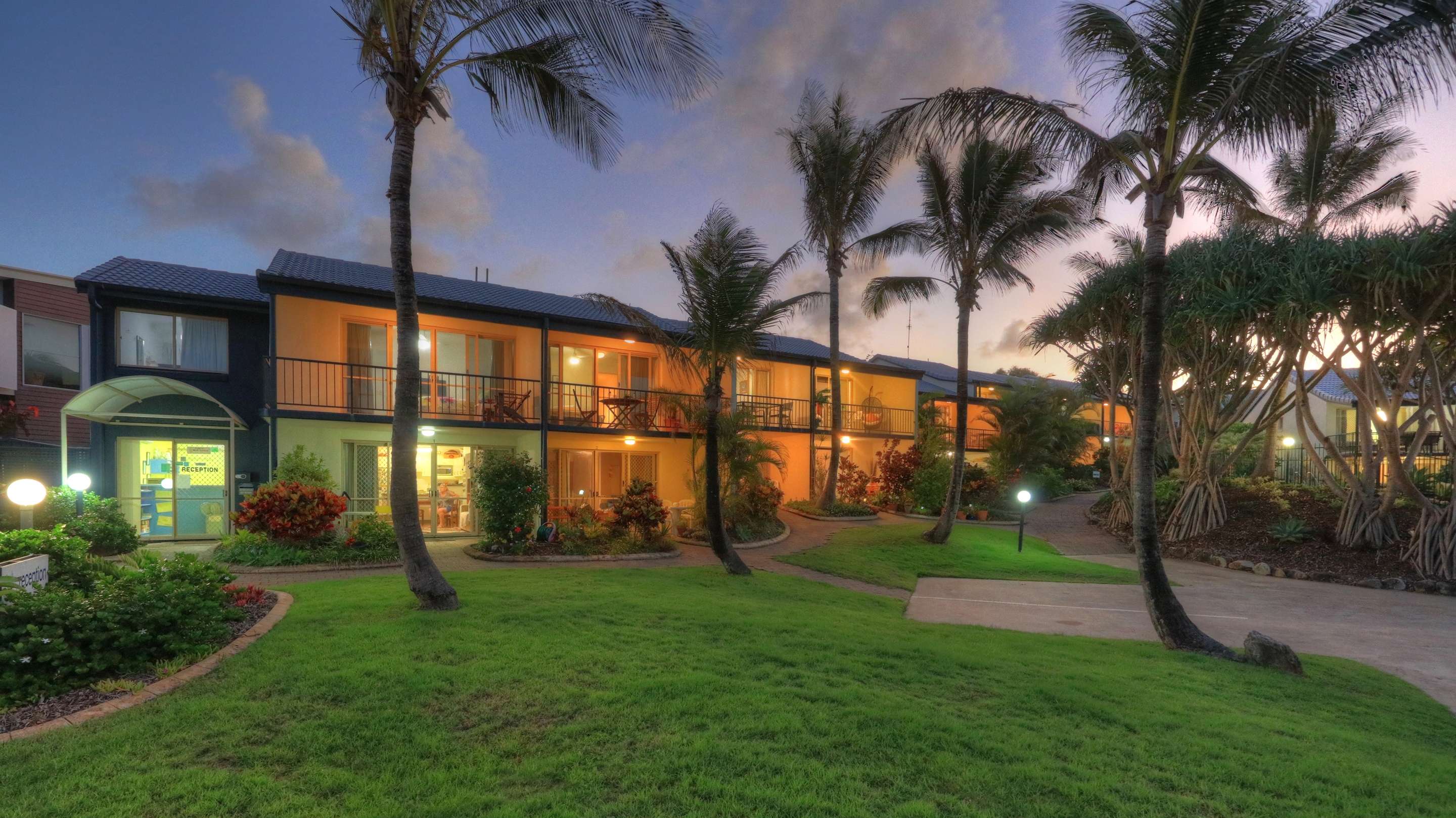 Visit Noosa Beach Breakers Resort